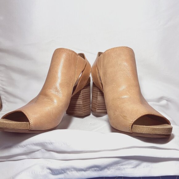 Lucky Brand-LK Saudra Boot-Women's Leather-8 1/2 M-Tanish Camel-Wood 3 1/2" Heel - Picture 5 of 16